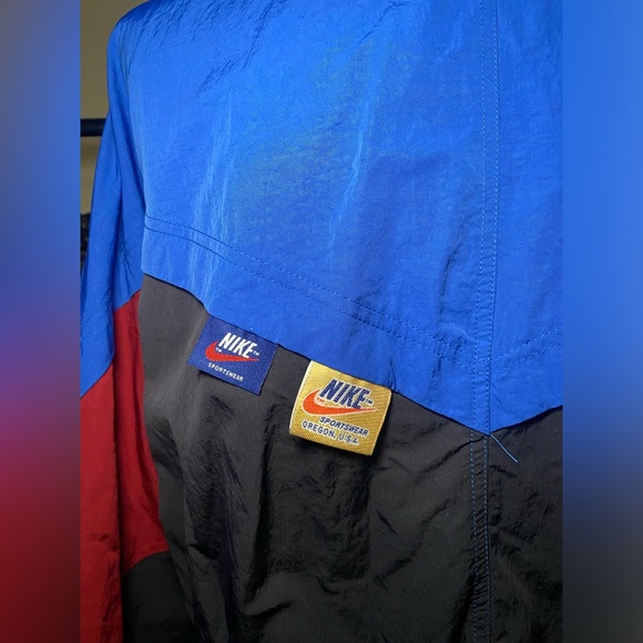 Ladies Nike track jacket. - Picture 3 of 4